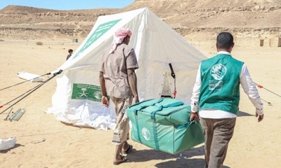 بدعم سعودي.. توزيع الخيام والحقائب الإيوائية في مديرية القف بحضرموت