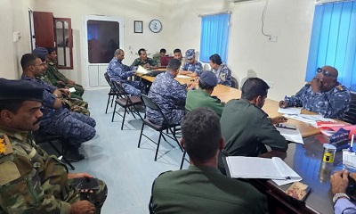 مدير أمن الشحر يناقش التقارير السنوية لمراكز وأقسام الشرط بالمديرية