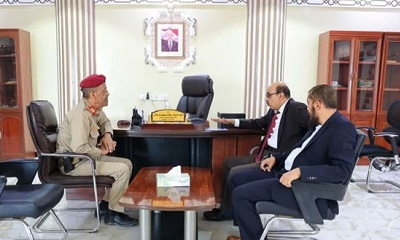 قائد المنطقة العسكرية الثانية يستقبل رئيس شعبة السجون بديوان النيابة العامة بمكتبه في المكلا