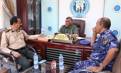 العميد المنهالي يناقش الترتيبات الخاصة بتدشين العمل بنظام البطاقة الشخصية الذكية بمديريتي دوعن وحجر