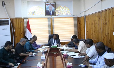 برئاسة الوكيل العامري لجنة المناقصات بوادي وصحراء حضرموت تحيل مشروعين في الصحة والتربية للجنة الفنية لتحليلهما