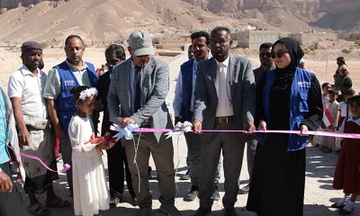 الوكيل العامري يفتتح ويتفقد عدد من مشاريع المياه بمديرية تريم