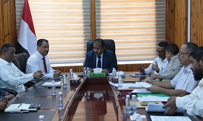 برئاسة وكيل المحافظة لجنة المناقصات بوادي وصحراء ترسي مشروعين صحي وتعليمي