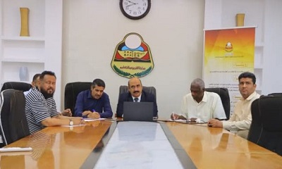 تربية ساحل حضرموت تناقش تنفيذ مشروع الشهادات الدولية المهنية
