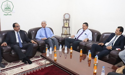 فريق لجنة التصنيف العليا بوزارة التعليم العالي والبحث العلمي يزور جامعة الأحقاف