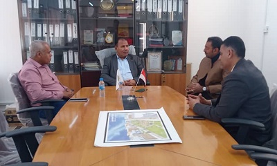 الوكيل عامر العامري يزور كلية المجتمع سيئون ويطلع على تجربة التدريب الخارجي في مجال الطاقة الشمسية