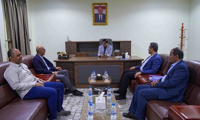 عضو مجلس القيادة الرئاسي البحسني يناقش أوضاع شركة بترومسيلة وخططها المستقبلية