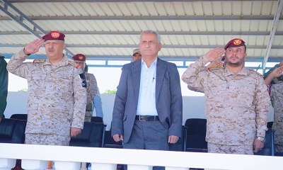 حفل عسكري لإختتام دورة حماية وأمن المطارات باللواء 101 شرطة جوية بمدينة سيئون