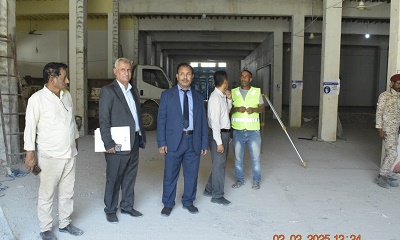 الوكيل العامري يطلع على سير العمل في إعادة تأهيل مخازن اللقاحات بمكتب وزارة الصحة بالوادي والصحراء