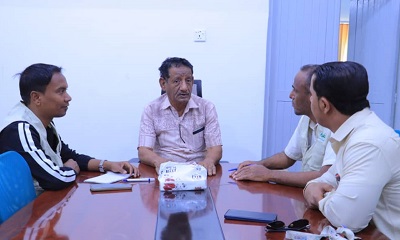 رئيس مؤسسة غيث التنموية يبحث ترتيبات المخيم الطبي بقف العوامر مع نائب مدير مكتب الصحة