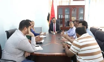اجتماع برئاسة أمين عام محلي حضرموت يؤكد صعوبة المرحلة ويُشدد على اتخاذ خطة طوارئ لإدارة الأزمة للقطاعات الخدمية 