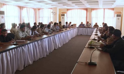 الأمين العام للمجلس المحلي بحضرموت يُشرف على فتح مظاريف عدد من المشاريع في مجال الصحة والطرقات