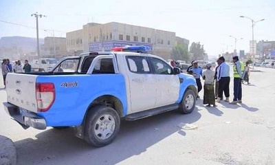 شرطة مديرية تريم بالتعاون مع أمن ساحل حضرموت تضبط متهم بسرقة سيارة بعد كشف هويته