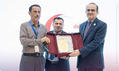 وزارة الصحة العامة والسكان تُكرم الدكتور العمودي كأفضل مدير مكتب صحة في المحافظات المحررة