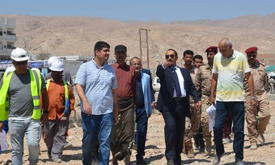 محافظ حضرموت يؤكد المُضي بعجلة التنمية ويُشيد بمستوى إنجاز المرحلة الثانية لمشروع خور المكلا