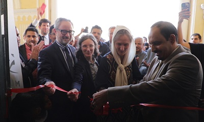 محافظ حضرموت وسفير الاتحاد الأوربي وسفيرتا هولندا وفرنسا يفتتحون بمتحف المكلا معرضا لدبلوماسي هولندي يُوثّق للحياة العامة في حضرموت مطلع القرن العشرين