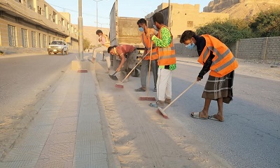 استعدادًا لشهر رمضان.. صندوق النظافة والتحسين ينفذ حملة شاملة لتنظيف شوارع سيئون