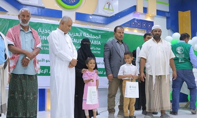 الوكيل العامري يدشن توزيع سماعات لطلاب ذوي الإعاقة السمعية بوادي حضرموت