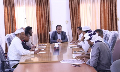 الوكيل العامري يشهد تسليم مشروع تنفيذ تمديد شبكة المياه الرئيسية لمنطقة السحيل الغربي بسيئون للجهة المنفذة