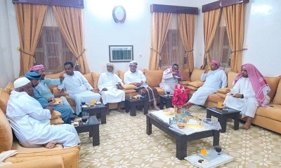 بمناسبة شهر رمضان المبارك .. عدد من شيوخ وعقال حارات بمديرية سيئون يقدمون التهاني للاستاذ محمد عوض العامري