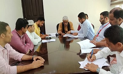 توقيع عقد لتوريد معدات صحية لمختبر مستشفى الشحر