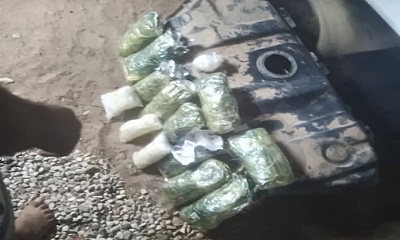 القبض على عناصر مطلوبة بتهم الترويج وبيع المخدرت بحوزتها 10 كجم من مادة الشبو المخدرة بالعبر