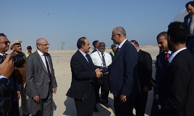 عضو مجلس القيادة الرئاسي رئيس المجلس الانتقالي الجنوبي اللواء عيدروس الزُبيدي يصل المكلا في زيارة تفقدية لحضرموت