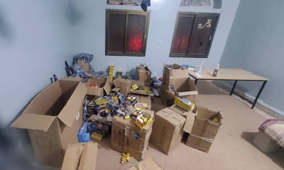 شرطة مديرية تريم تنفذ حملة لضبط محلات بيع الألعاب النارية ومصادرتها