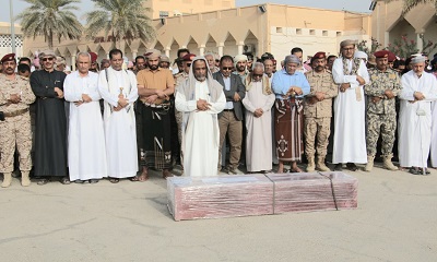 بحضور الوكيل العامري استقبال جثمان الشيخ حسين عوض العامري في مطار سيئون الدولي