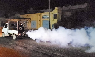 مكتب الأشغال العامة والطرق بالشحر يطلق حملة طارئة للرش الضبابي لمكافحة البعوض
