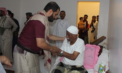 مدير عام الأمن والشرطة م حضرموت الوادي والصحراء و رئيس أركان المنطقة العسكرية الاولى يقدموا واجب العزاء في وفاة العقيد القاضي محمد عاشور عمرون