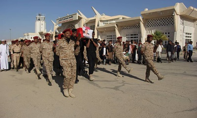 استقبال مهيب ورسمي لجثمان الفقيد العميد القاضي محمد عاشور عمرون في مطار سيئون الدولي