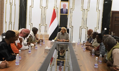 محافظ حضرموت يتبادل مع أعيان مدينة ميفع التهاني بالعيد وتعزيز جهود تحسين الخدمات ومتطلبات التنمية