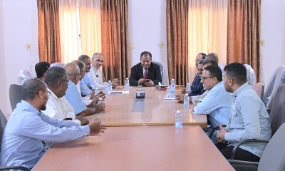 الوكيل العامري يطّلع على مستوى الإنضباط الوظيفي في وحدات الخدمة العامة بوادي وصحراء حضرموت عقب إجازة العيد