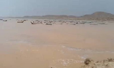 خفر السواحل تنقذ قوارب صيد جرفتها السيول شرقي حضرموت