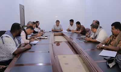 مدير عام مديرية الشحر يوجه بإزالة الاستحداثات من مجاري السيول وإحالة المتورطين للجهات القانونية