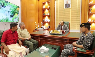 سائق حافلة عثر على مبلغ 70 ألف ريال سعودي وسلّمه لصاحبته العجوز