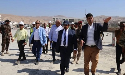 المحافظ بن ماضي يتفقد سير الأعمال الإنشائية لعدد من المشاريع الأمنية والتعليمية والصحية والرياضية والسياحية بمدينة المكلا