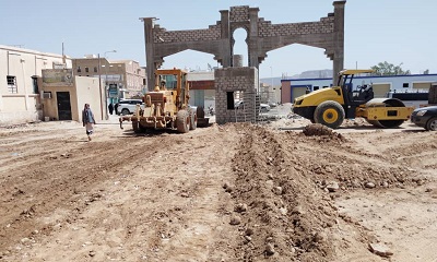 البدء في رصف وسفلتة الساحة العامة داخل مستشفى القطن العام بحضرموت