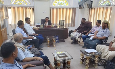 العساني يطلع على سير العمل في خطة توسعه شبكة محطات يمن فورجي بمديريه المكلا