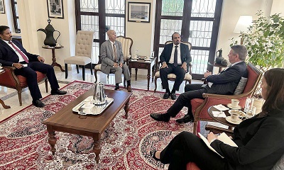 محافظ حضرموت يبحث بالرياض مع السفير الأمريكي جهود تعزيز الأمن ومكافحة الإرهاب ودعم الخدمات