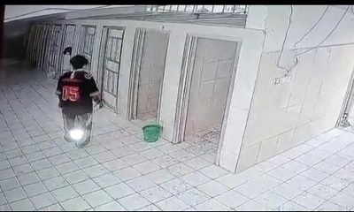 أمن المكلا يُلقي القبض على رجل من فئة المهمشين بعد انتشار مقطع فيديو مخل داخل جامع ابن سيناء