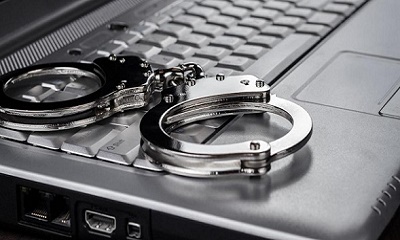 نجاح أمني يُسجّل لشرطة مديرية سيئون: الإطاحة بخلية خطيرة تمتهن الابتزاز الإلكتروني عبر سناب شات و واتساب