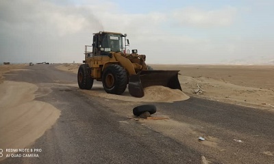 بتوجيهات مباشرة من معالي رئيس مجلس الوزراء الأستاذ سالم بن بريك تبداء أعمال الصيانه وإزاحة الرمال بالطريق الدولي المكلا عدن