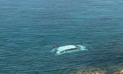 خفر السواحل بـ ( المكلا ) ينفذ عملية إنقاذ عاجلة بعد سقوط مركبة في مياه البحر بالمكلا “فيديو”