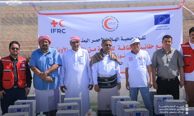 قيادتي صندوق النظافة ونقابة عمال النظافة بالوادي والصحراء تثمن جهود الهلال الاحمر اليمني بحضرموت في منح عمال النظافة سيؤن حقائب النظافة