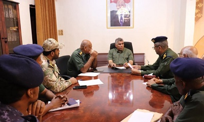 مدير أمن وشرطة ساحل حضرموت يعقد اجتماعًا باللجنتين الأمنية الداخلية والخارجية ويستمع إلى تقارير النزولات الميدانية للإدارات والمديريات