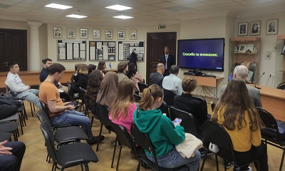 أسبوع حضرموت يواصل تألقه في موسكو .. معرض حضرمي يُلهم الحضور ومحاضرة عن السياحة البيئية تشدُّ الانتباه