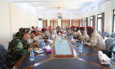 اللواء بارجاش يبحث مع القادة العسكريين الخطة العسكرية والامنية لعيد الأضحى المبارك