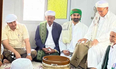 مدير عام مديرية عمد يشارك أبناء المديرية فرحة عيد الأضحى المبارك